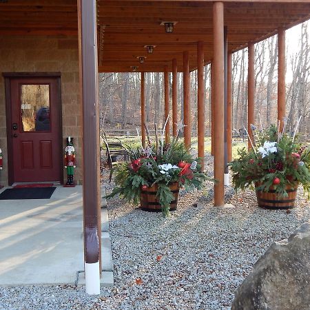 The Summit Lodge In Hocking Hills Logan Exterior photo